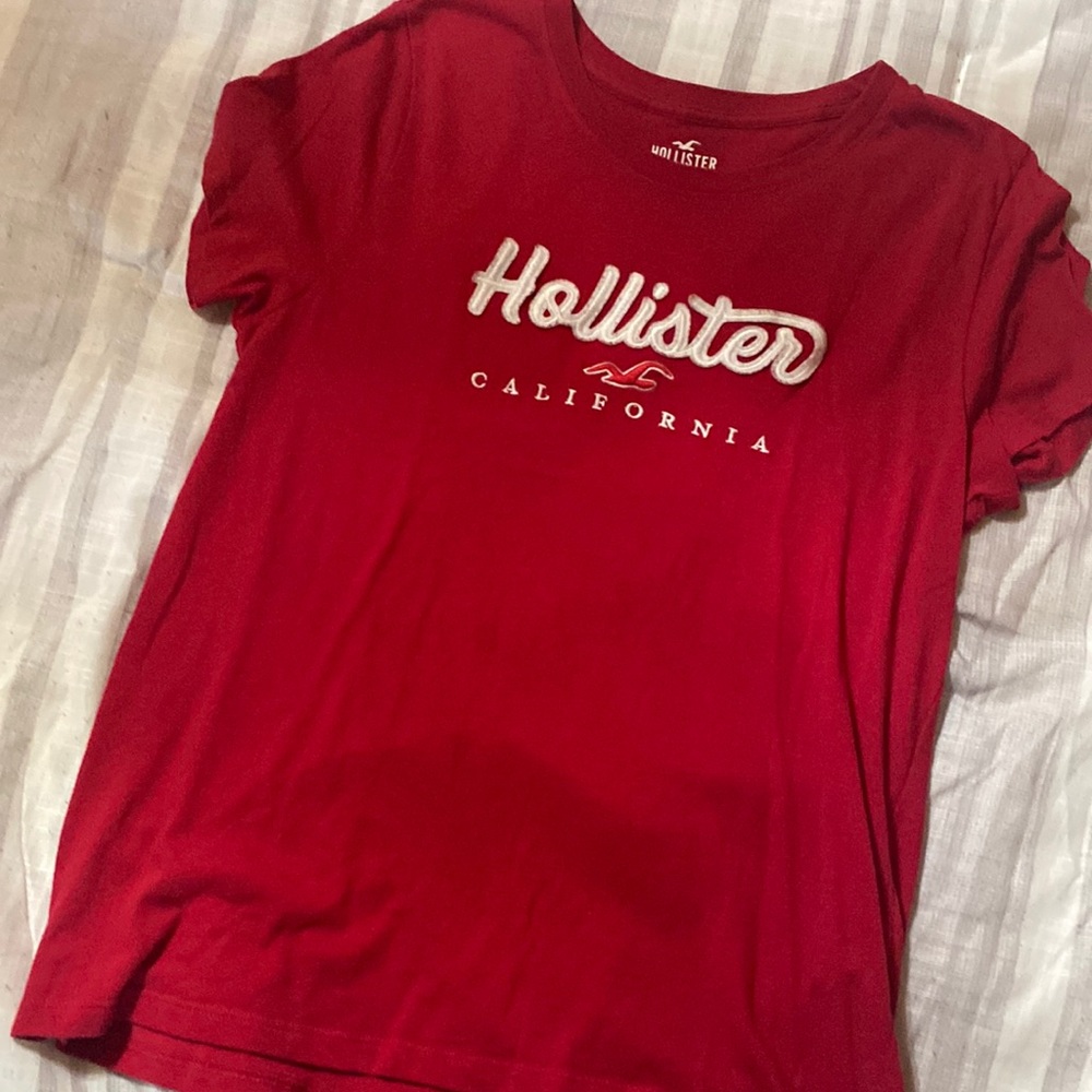 Hollister tee